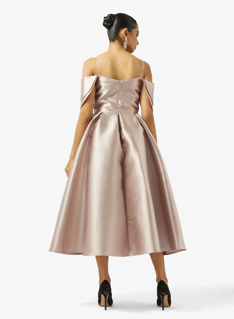 اكاديا فاشن فستان تافتا بكسرات عند الصدر بدون تنورة